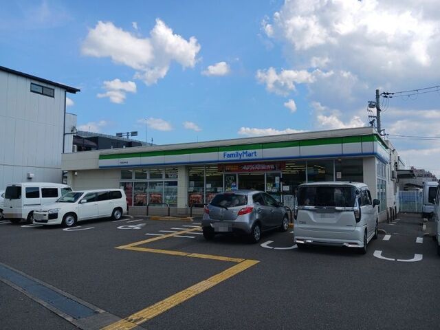 コンビニ　ファミリーマート 竹田松林町店（コンビニ）まで400m