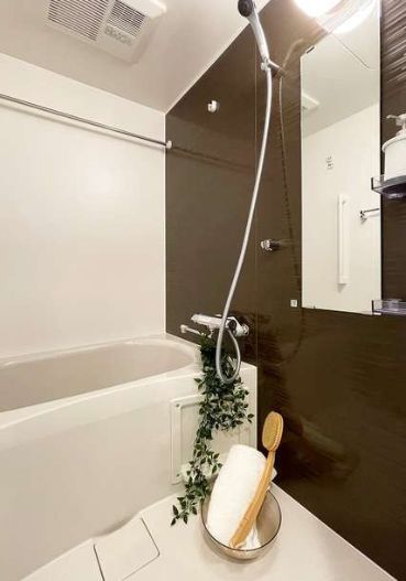 バス・シャワールーム　コンパクトで使いやすいお風呂です
