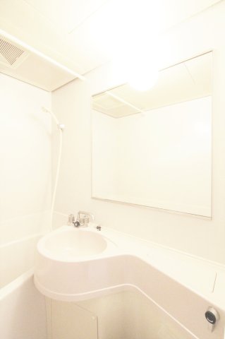 洗面設備　参考写真（同物件別部屋）