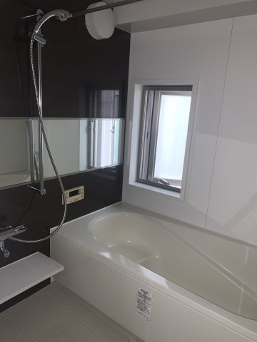 バス・シャワールーム　※写真は同じマンションの違う部屋のものになります。