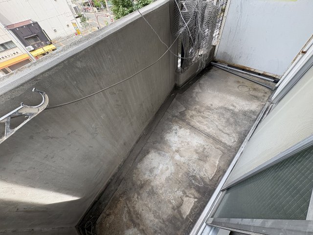バルコニー　外からの目が気にならないバルコニーで洗濯物が干せます