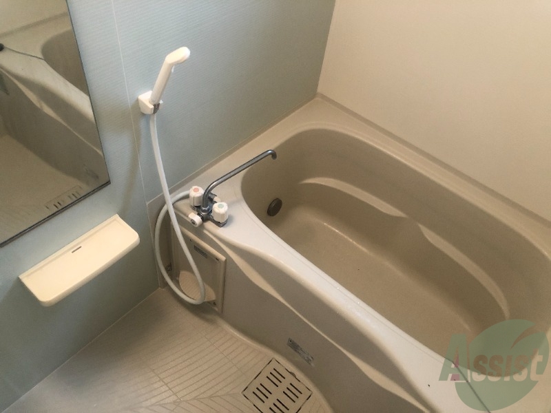 バス・シャワールーム　お風呂は追い焚き機能付きです。いつでもぽかぽかです。