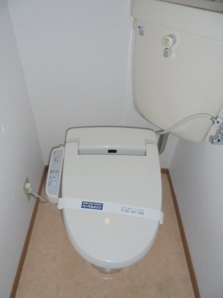 トイレ　１階入口に門扉有り