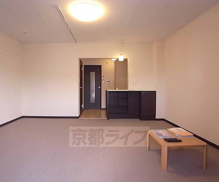 居室・リビング　洋室１１帖で広々としています。
