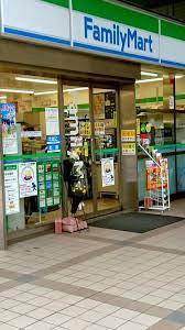 コンビニ　ファミリーマート 芝二丁目店（コンビニ）まで109m