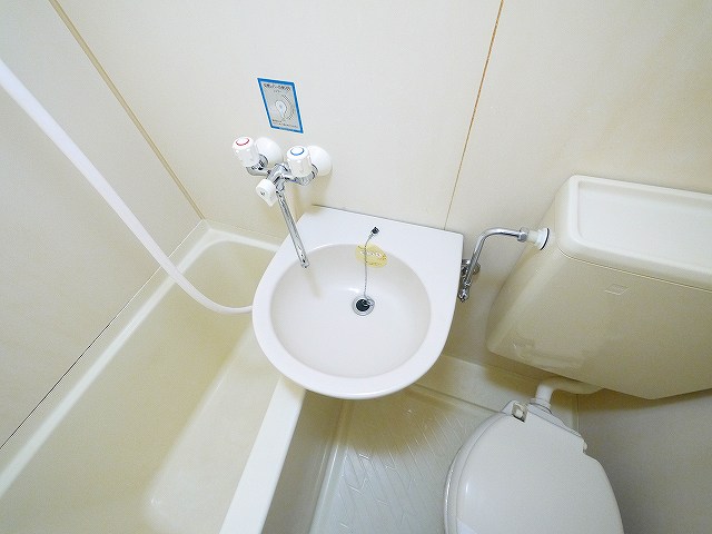 その他設備　お掃除しやすいユニットバスタイプです。