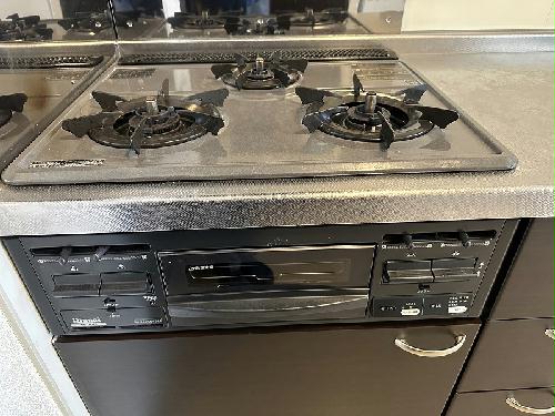 キッチン　三口ガスコンロ