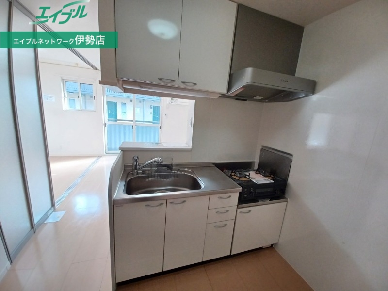 キッチン　同物件別部屋のお写真です。