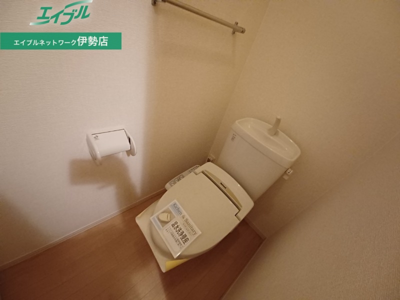 トイレ　同物件別部屋のお写真です。