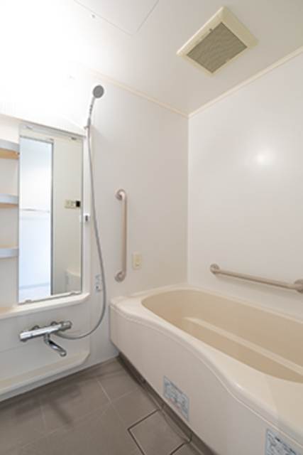バス・シャワールーム　※写真は同タイプ住戸です。