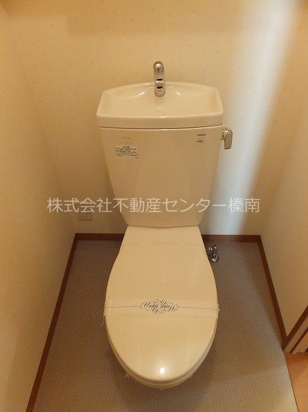 トイレ　温水洗浄便座付きです