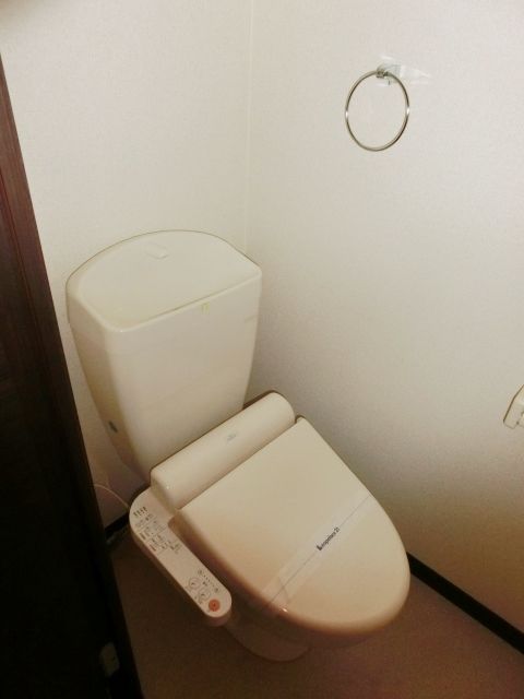トイレ　ウォシュレット付き