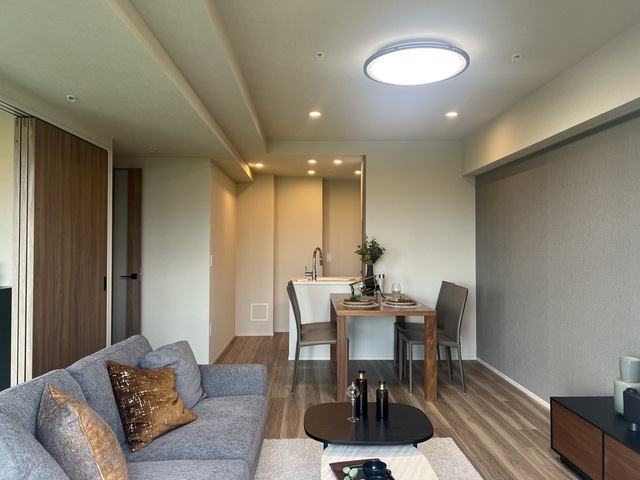 居室・リビング　写真は同タイプ住戸です。家具・調度品等は賃貸に含みません。