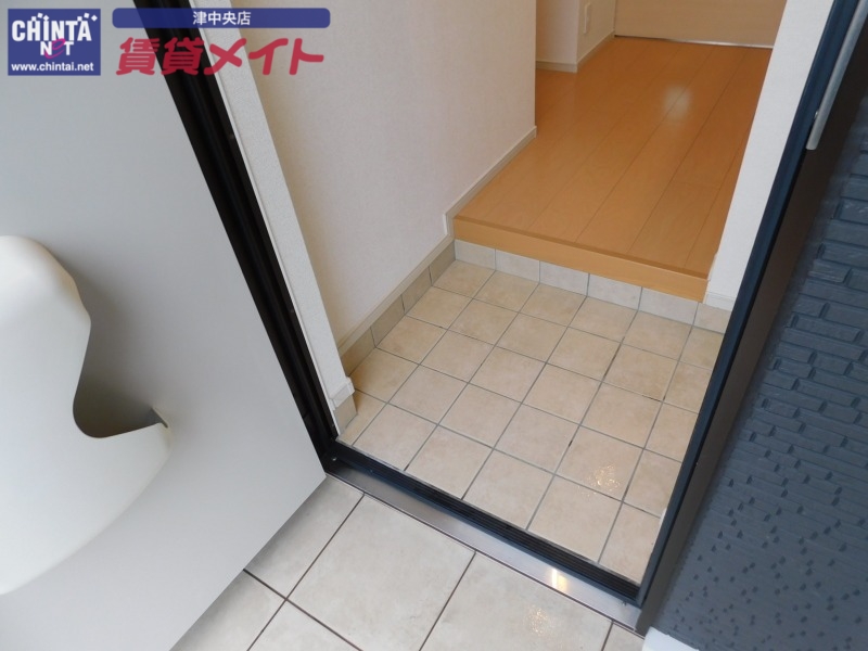 玄関　同タイプの部屋写真です