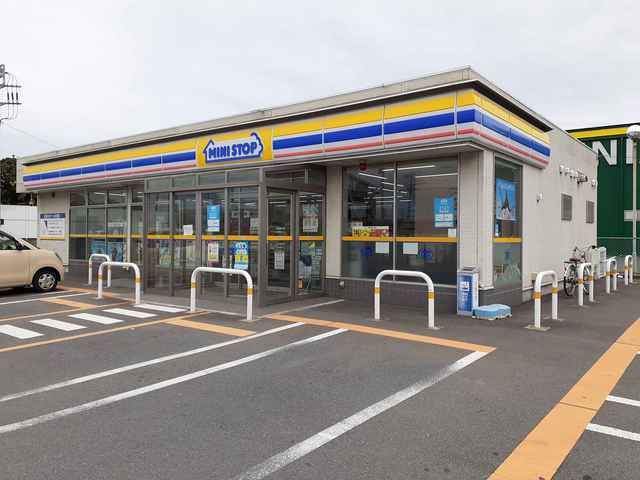 コンビニ　ミニストップ（コンビニ）まで750m