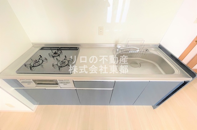 キッチン　お料理好きにはオススメのグリル付３口システムキッチン設置済♪