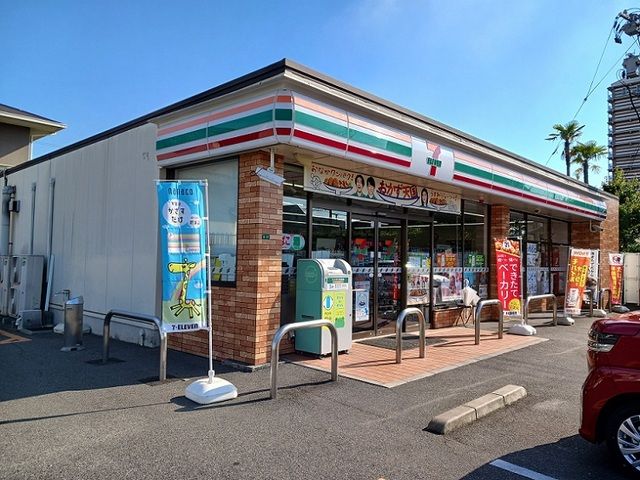 コンビニ　セブンイレブン福山東町店（コンビニ）まで590m