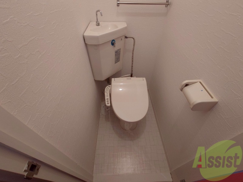 トイレ　こちらはトイレです。清潔感があり、安心して使用できます。