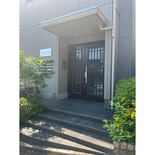 エントランス　安心のオートロック付！
