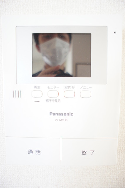 セキュリティ　来訪者の姿を確認できるＴＶモニター付インターホン設置済です！