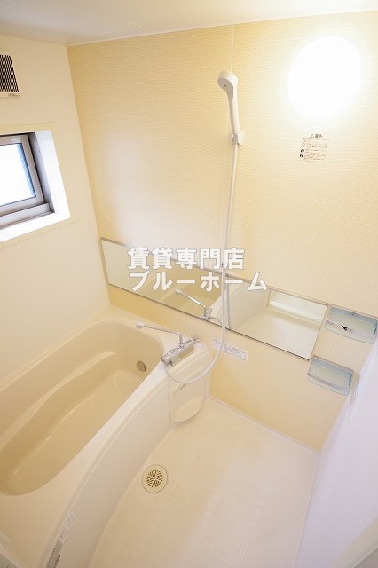 バス・シャワールーム　小窓付きで換気しやすい！