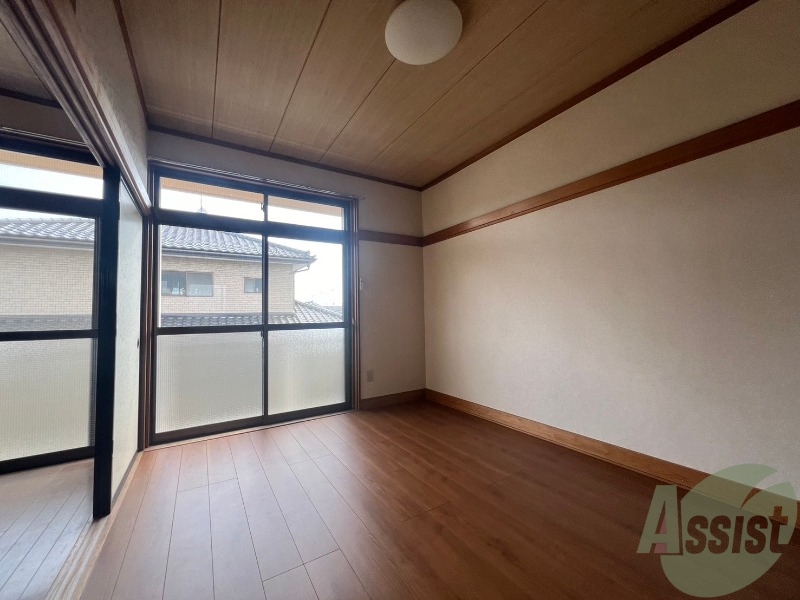 居室・リビング　南向きのお部屋でリビングにはしっかり日差しが入ります。
