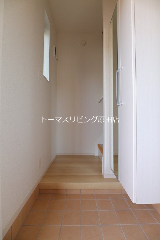 玄関　202号室写真
