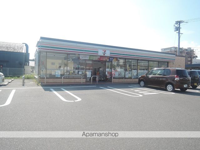 コンビニ　セブンイレブン（コンビニ）まで589m