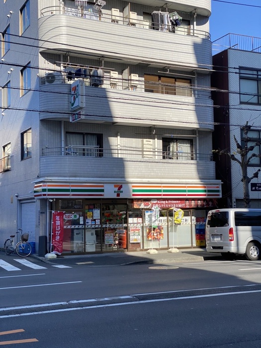 コンビニ　セブンイレブン（コンビニ）まで500m