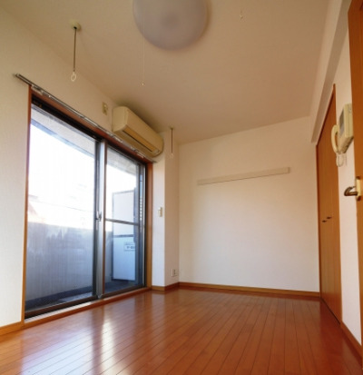 居室・リビング　別部屋の画像を使用しております。