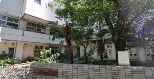 小学校　文京区立湯島小学校（小学校）まで664m