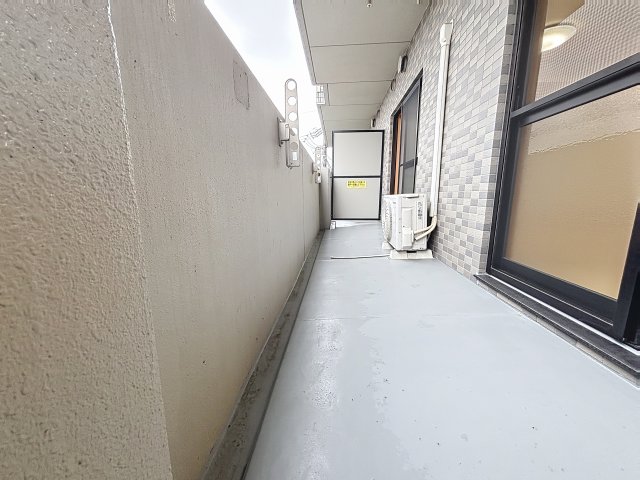 バルコニー　掲載写真は同型モデルを掲載しており実際のお部屋と仕様等が異な