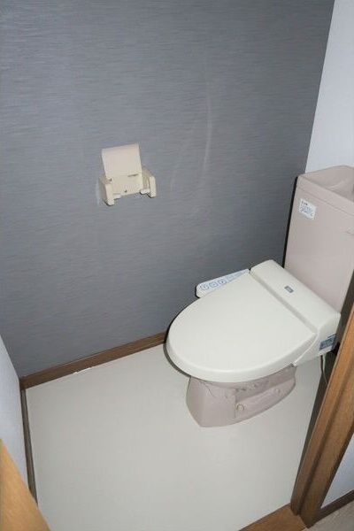 トイレ　※写真は同じマンションの違う部屋のものになります。