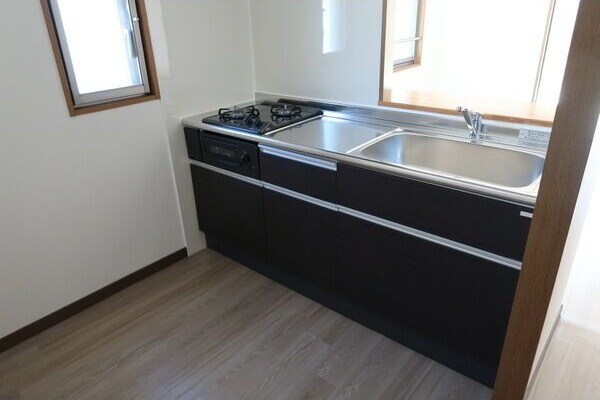 キッチン　※写真は同じマンションの違う部屋のものになります。