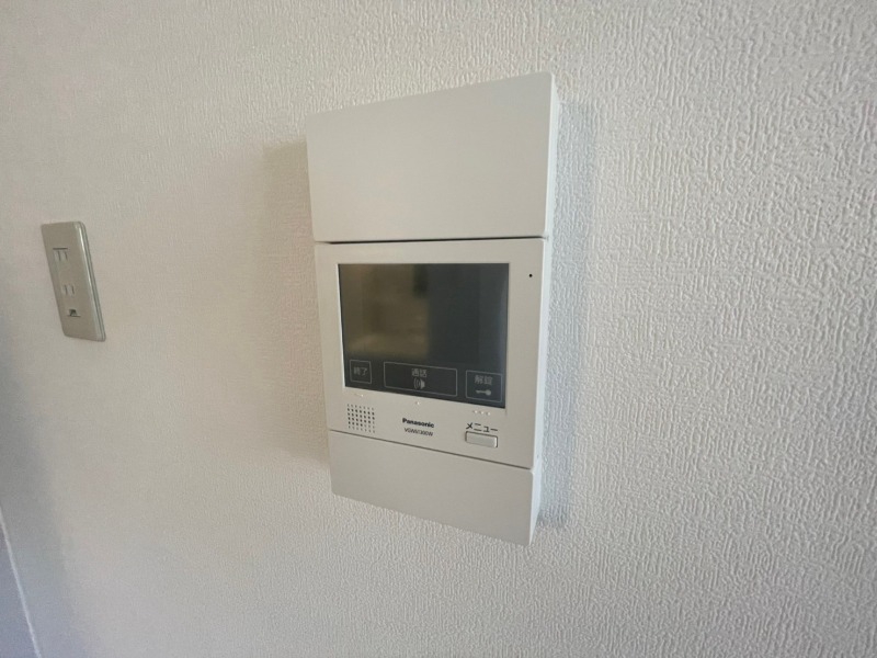 セキュリティ　ＴＶモニター付インターホンです。来客者の顔が見えるので安心！