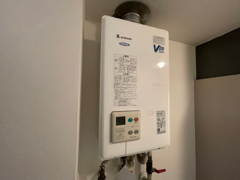 その他設備　ガス給湯器です。操作しやすいパネルになってます。