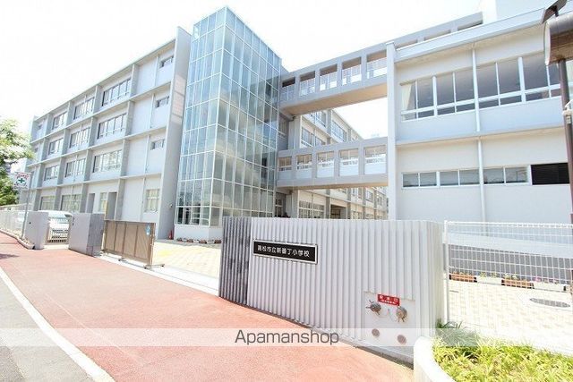 小学校　高松市立新番丁小学校（小学校）まで84m