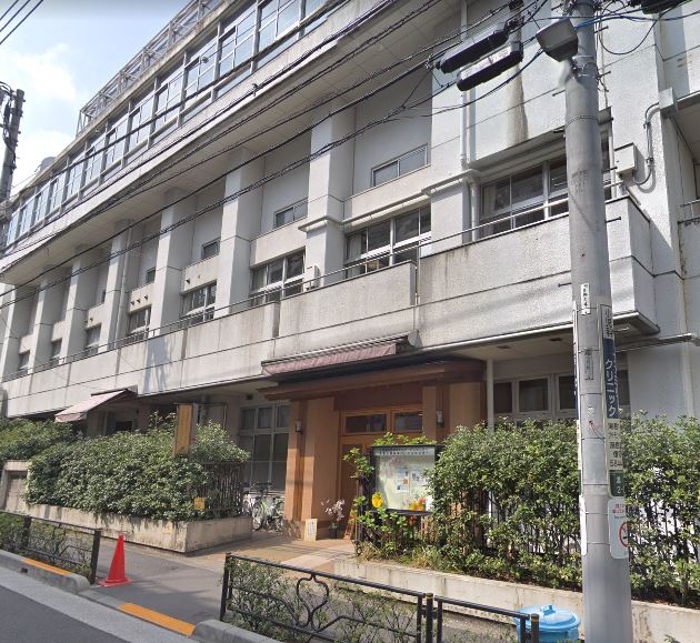 小学校　文京区立湯島小学校（小学校）まで581m