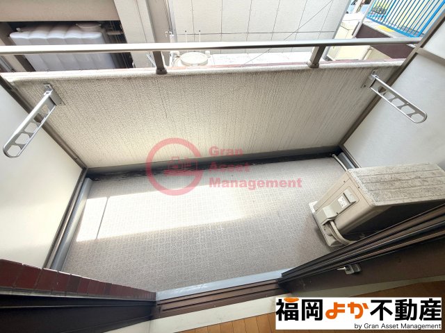 バルコニー　外からの目が気にならないバルコニーで洗濯物が干せます