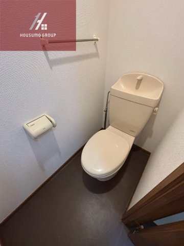 近鉄奈良線 枚岡駅 徒歩3分 2階建 築26年のトイレ写真
