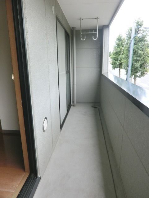 バルコニー　広々としたバルコニー