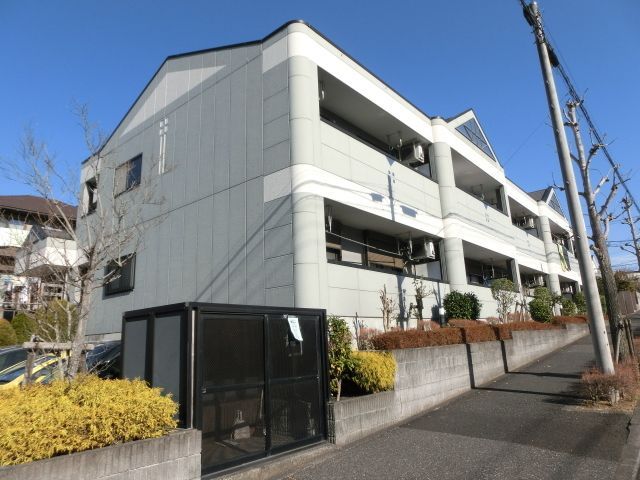 建物外観　鉄骨造の２階建てマンションです