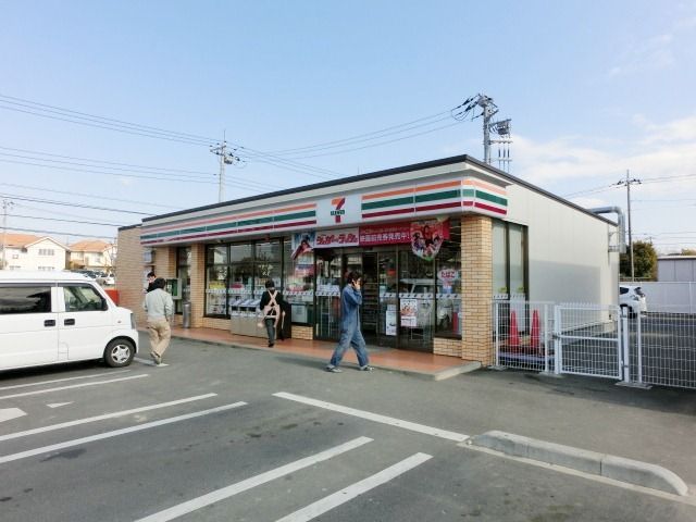 コンビニ　セブンイレブン（コンビニ）まで970m