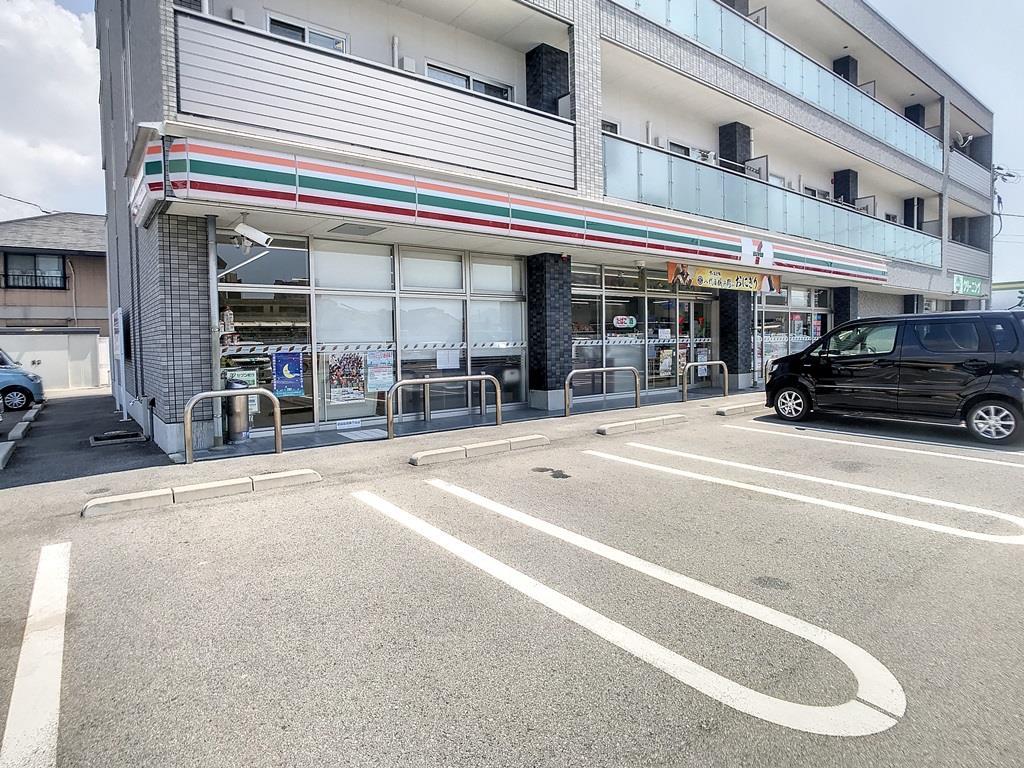 コンビニ　セブンイレブン山口泉町店（コンビニ）まで300m