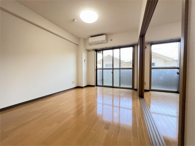 居室・リビング　※間取りの異なる別部屋の参考写真です。