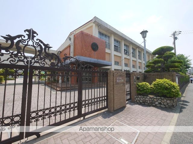 小学校　新栄小学校（小学校）まで302m