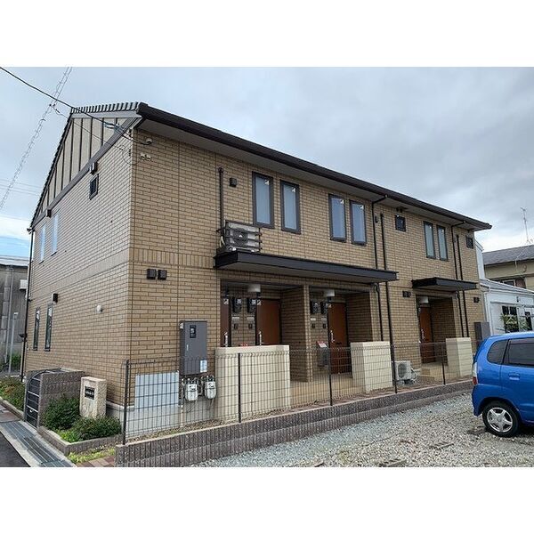 建物外観　敷地内に駐車場あります♪