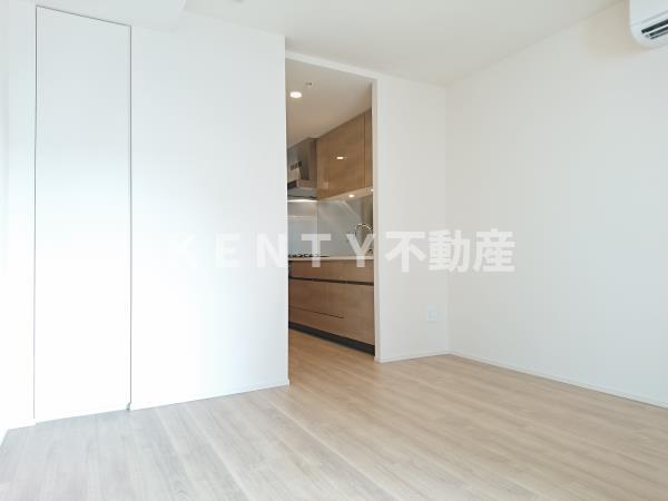 その他部屋・スペース　開放的な寝室です
