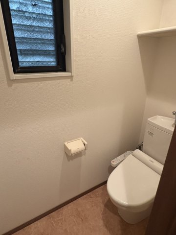 大阪市平野区平野西4丁目戸建のトイレ写真