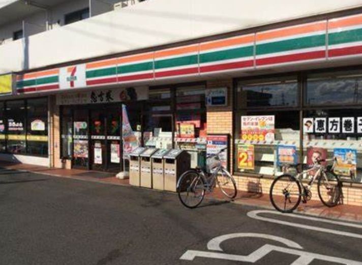 コンビニ　セブンイレブン横浜日吉5丁目店（コンビニ）まで800m